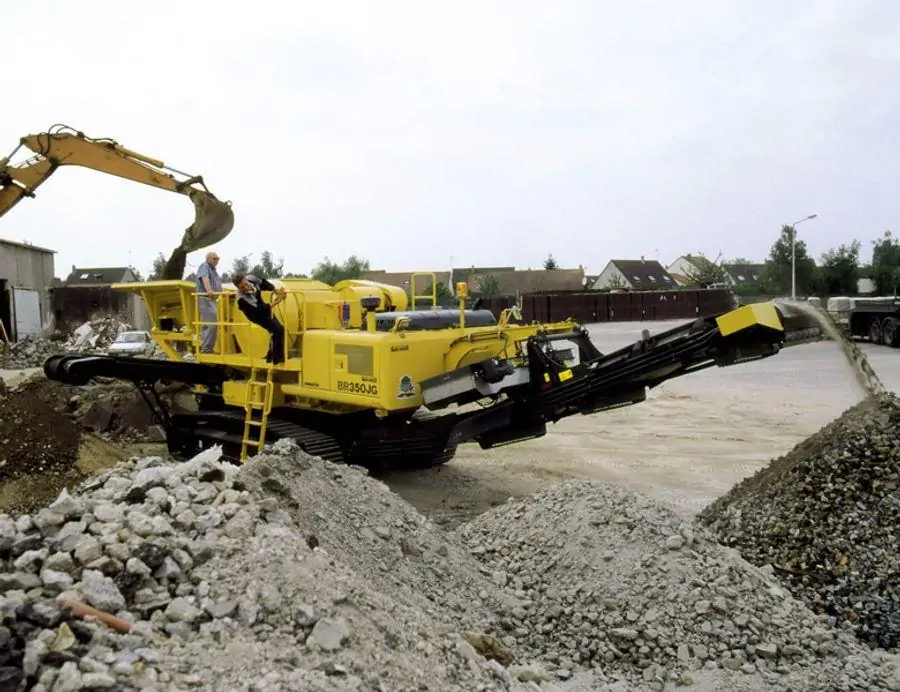 Máy nghiền hàm Komatsu BR350JG 1