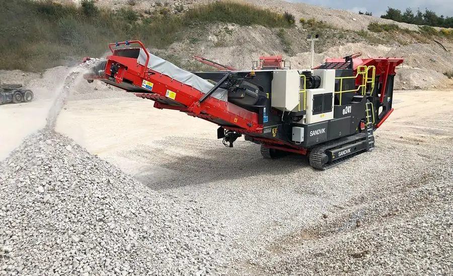 Trạm nghiền di động Sandvik QJ241