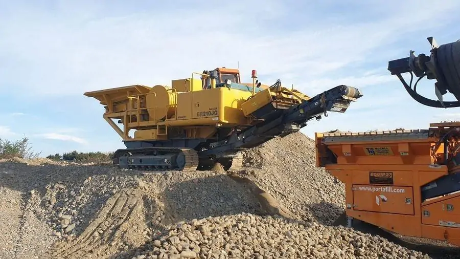 Máy nghiền hàm Komatsu BR210JG 1