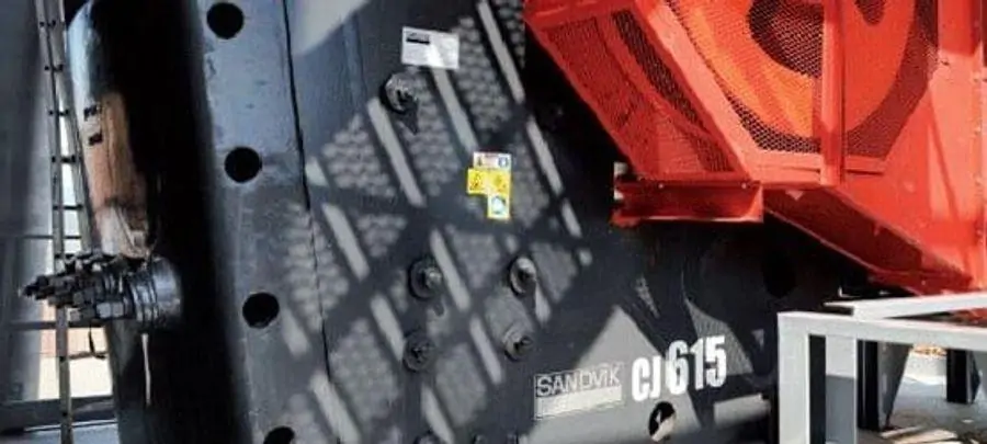 Máy nghiền hàm Sandvik CJ615